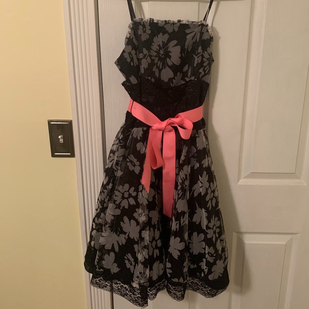 EUC Dorissa Formal Floral Dress in Black And Gray Size 14 Girls